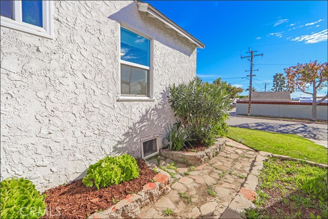 Detail Gallery Image 37 of 41 For 2153 W 111th, Los Angeles,  CA 90047 - 4 Beds | 2 Baths