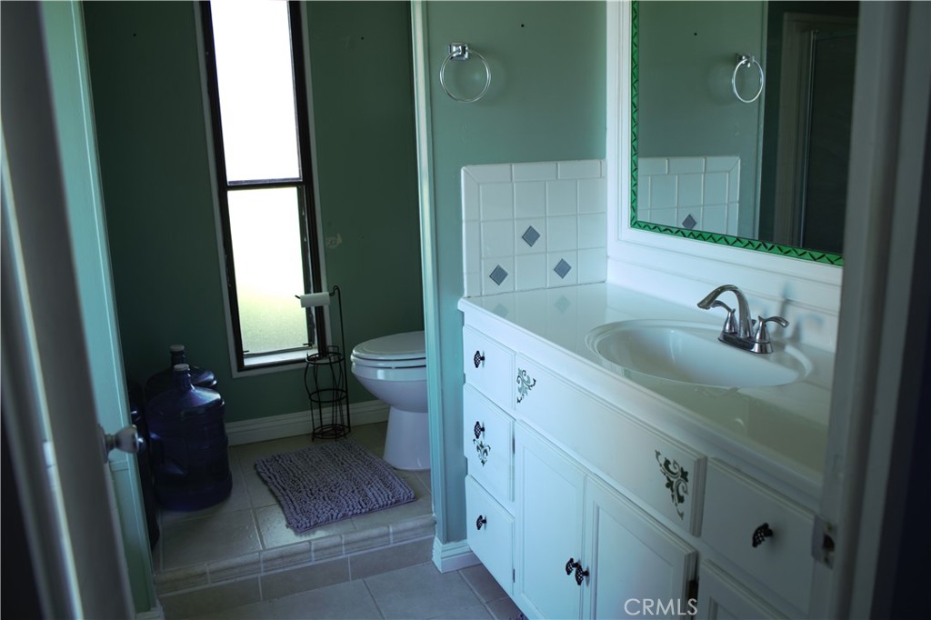 https://media.crmls.org/medias/d065dc18-5e85-45ee-a111-8a7eb5048864.jpg?preset=X-Large