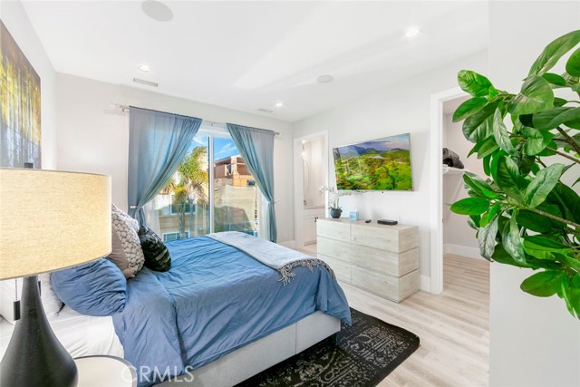 417 E Bay, Newport Beach CA: https://media.crmls.org/medias/d065dd8f-3b92-4fb7-8c8d-10b883a3f0c5.jpg