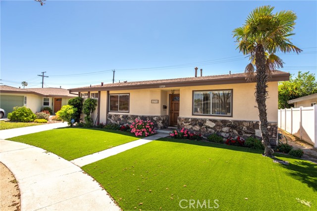 Detail Gallery Image 3 of 25 For 12764 Elkwood St, North Hollywood,  CA 91605 - 4 Beds | 2 Baths