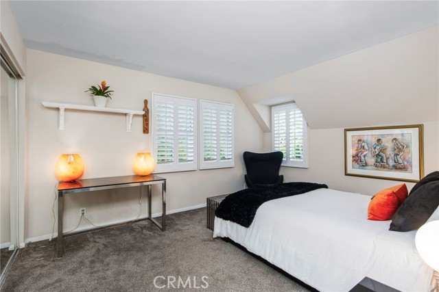 4323 Laurelgrove Avenue, Studio City CA: https://media.crmls.org/medias/d066399e-a7bf-4bb4-9a0e-784e57c91e1c.jpg