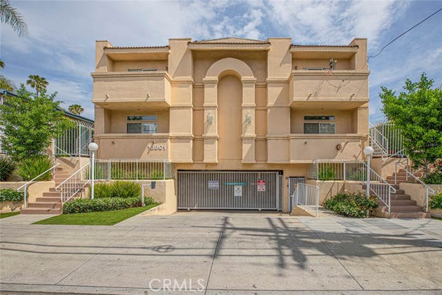 13801 Oxnard Street, 101 photo 2