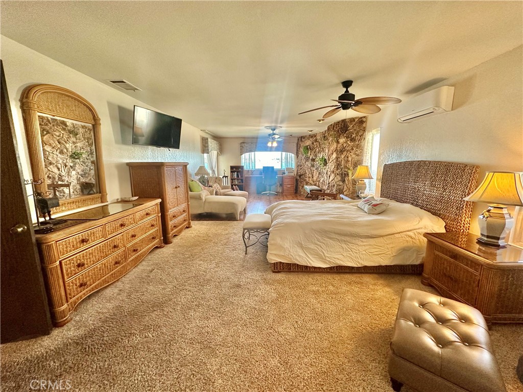 https://media.crmls.org/medias/d0684b42-a0cc-4138-a857-1a6e410ca90f.jpg?preset=X-Large