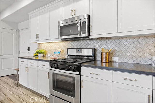 Detail Gallery Image 5 of 20 For 405 Mallorca Ln, Brea,  CA 92823 - 2 Beds | 2 Baths