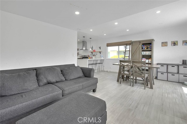 17401 Hood Court, Fountain Valley CA: https://media.crmls.org/medias/d068ed92-525f-410b-a81c-8b1617eb38c3.jpg