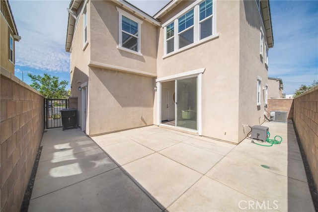 Detail Gallery Image 10 of 15 For 16725 Petrus Ln, Fontana,  CA 92336 - 3 Beds | 2/1 Baths