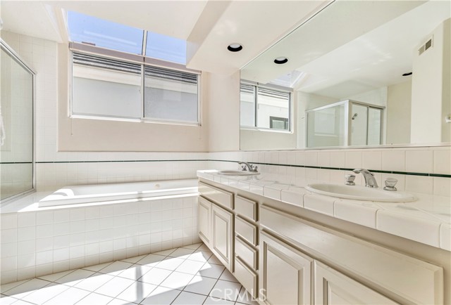 Detail Gallery Image 9 of 15 For 611 Begonia Ave #B,  Corona Del Mar,  CA 92625 - 2 Beds | 2 Baths