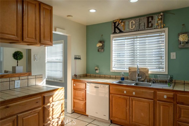 Detail Gallery Image 14 of 44 For 6615 Myrtle, Long Beach,  CA 90805 - 2 Beds | 2 Baths