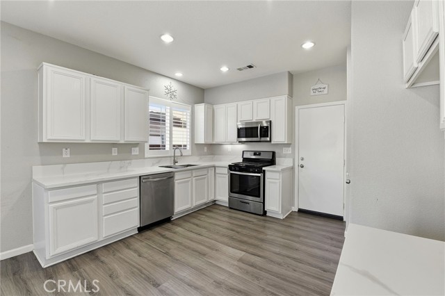 Detail Gallery Image 6 of 25 For 44335 57th, Lancaster,  CA 93536 - 5 Beds | 3 Baths