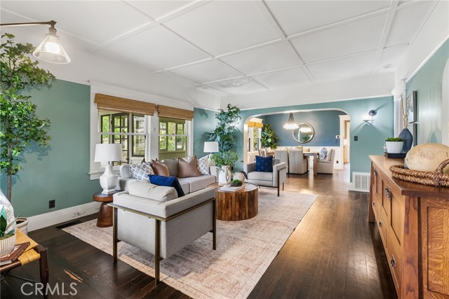 Detail Gallery Image 4 of 41 For 952 E Palmyra Ave, Orange,  CA 92866 - 3 Beds | 2 Baths