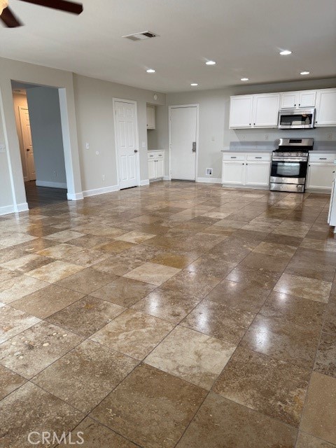 Detail Gallery Image 11 of 32 For 45024 Bronze Star Rd, Lake Elsinore,  CA 92532 - 4 Beds | 2/1 Baths