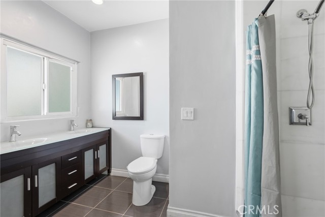 Detail Gallery Image 22 of 44 For 8647 Corbin Ave, Winnetka,  CA 91306 - 5 Beds | 3/1 Baths