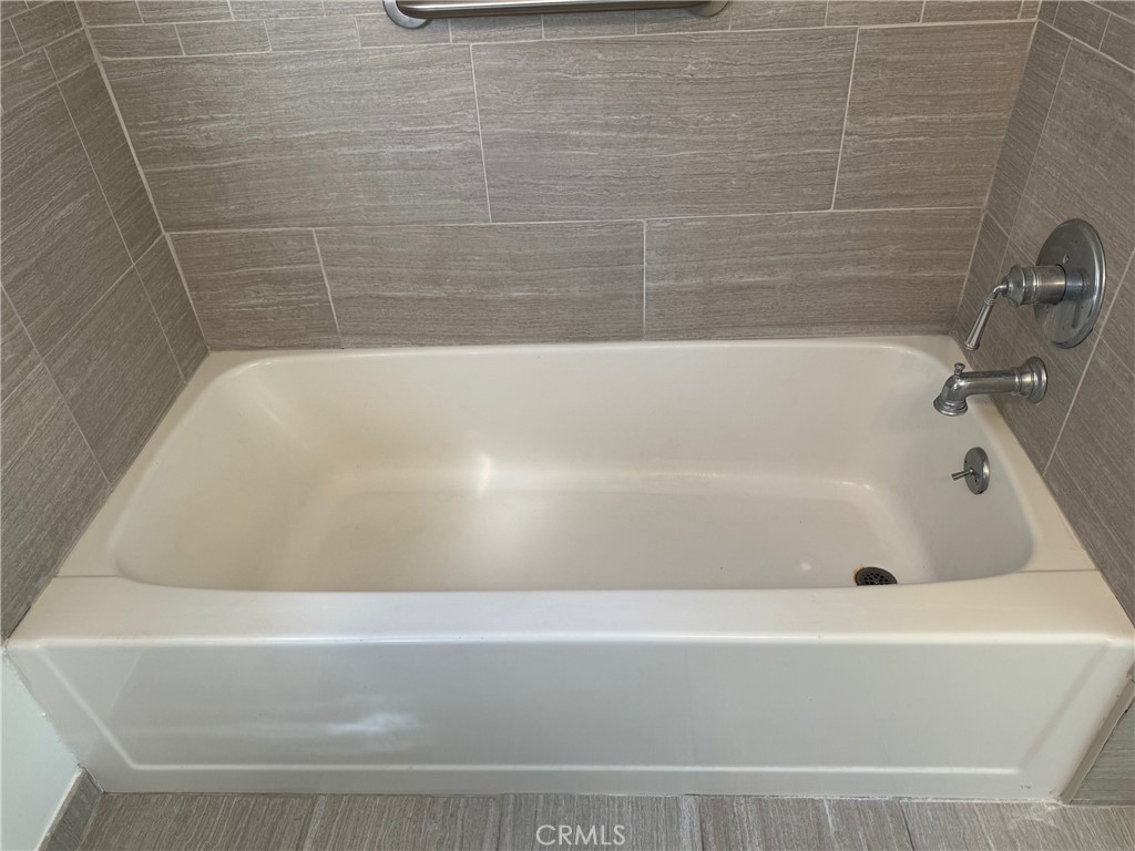https://media.crmls.org/medias/d06c5ea9-b76d-4532-a2ad-e0ab9d060c31.jpg?preset=X-Large