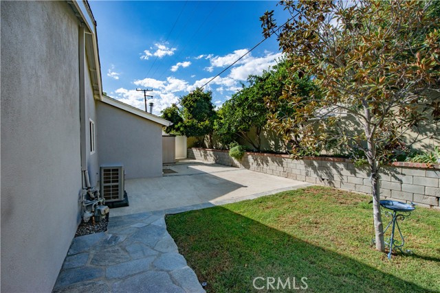 1546 Deodora Street photo 28