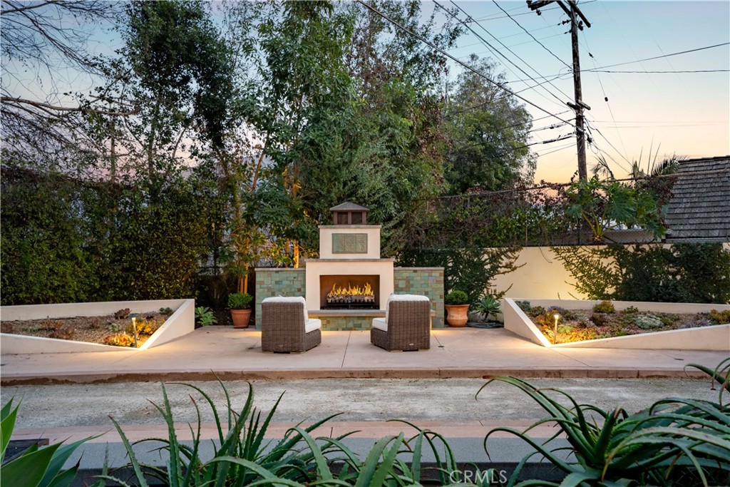 2003 N Victoria Drive