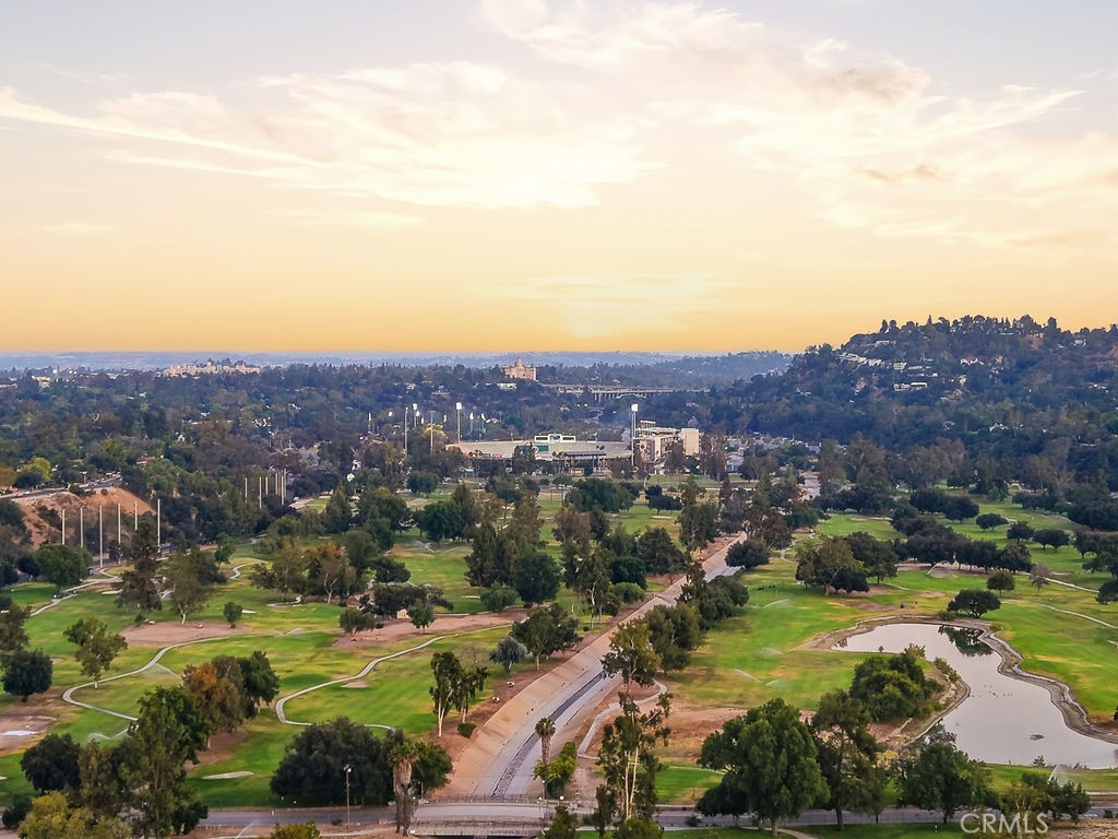 https://media.crmls.org/medias/d06dab08-7595-450a-8126-92acd65ffe06.jpg?preset=X-Large