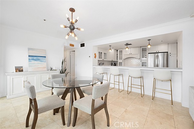 Detail Gallery Image 4 of 16 For 260 Cagney Lane #114,  Newport Beach,  CA 92663 - 2 Beds | 1 Baths