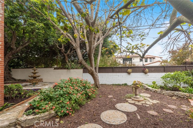 113 Vista Del Parque, Redondo Beach, California 90277, 2 Bedrooms Bedrooms, ,1 BathroomBathrooms,Residential,Sold,Vista Del Parque,SB24098927