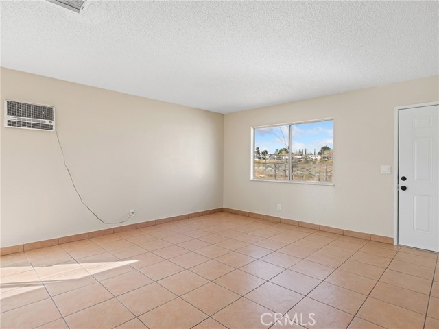 Detail Gallery Image 12 of 35 For 16615 Batson Pl, Victorville,  CA 92395 - 4 Beds | 2 Baths