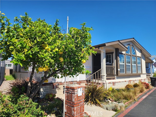 Detail Gallery Image 3 of 15 For 19361 Brookhurst #83,  Huntington Beach,  CA 92646 - 3 Beds | 2 Baths