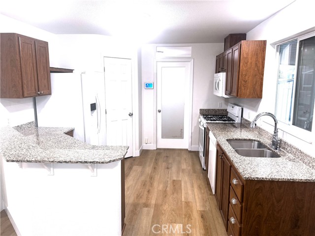 Detail Gallery Image 4 of 16 For 6154 S Walnut St, Loomis,  CA 95650 - 2 Beds | 2 Baths