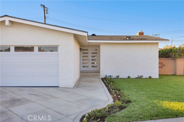 8381 E Blithedale Street, Long Beach CA: https://media.crmls.org/medias/d070625b-1713-4591-a4c9-3a7723de0e35.jpg