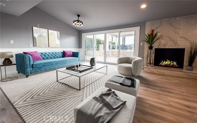 Detail Gallery Image 19 of 24 For 5706 Wallis Ln, Woodland Hills,  CA 91367 - 4 Beds | 4 Baths