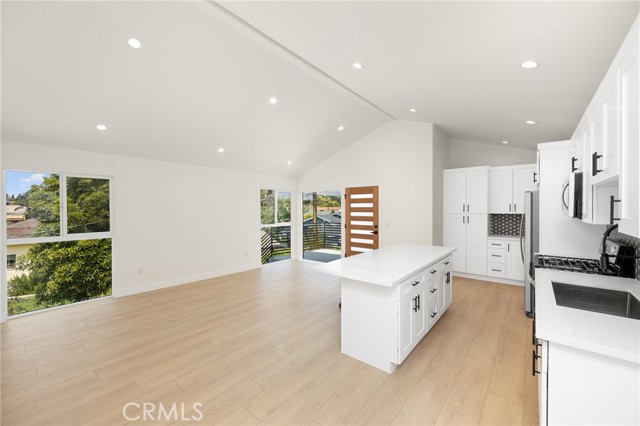 914 N Catalina Street, Burbank CA: https://media.crmls.org/medias/d071f4b6-d834-41f3-b714-01e5a8deca48.jpg