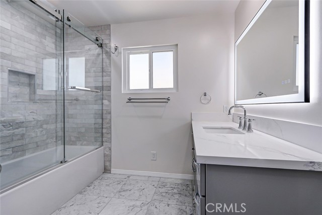 Detail Gallery Image 13 of 20 For 3601 Laurel Ave, Manhattan Beach,  CA 90266 - 3 Beds | 2/1 Baths