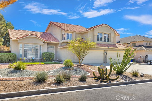 Detail Gallery Image 4 of 71 For 19149 San Jacinto Way, Apple Valley,  CA 92308 - 5 Beds | 3 Baths