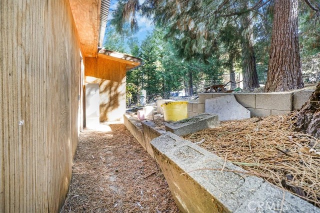 Detail Gallery Image 21 of 26 For 705 Clubhouse Dr, Twin Peaks,  CA 92391 - 2 Beds | 2 Baths