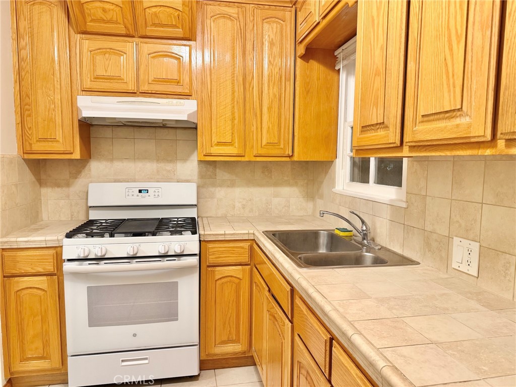 https://media.crmls.org/medias/d072ee32-47f8-4510-bb13-ead1daec65e4.jpg?preset=X-Large
