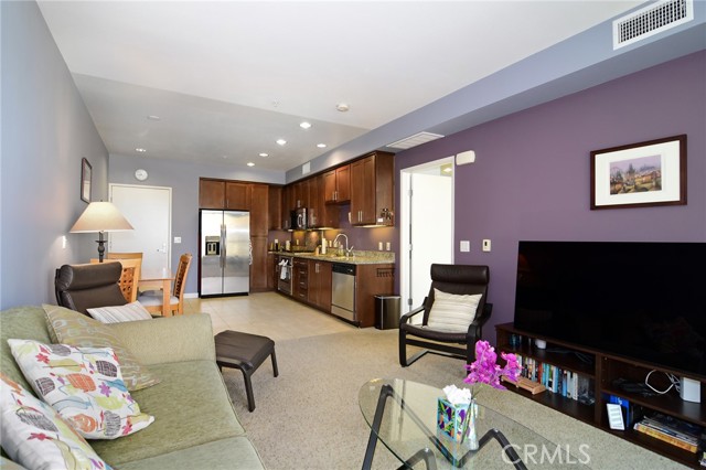 Detail Gallery Image 6 of 27 For 21301 Erwin St #526,  Woodland Hills,  CA 91367 - 1 Beds | 1 Baths