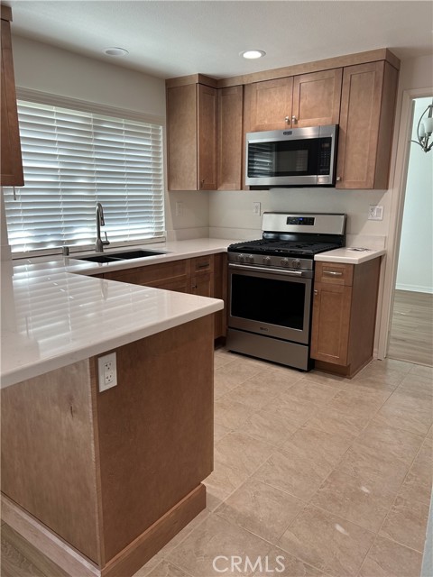 Detail Gallery Image 6 of 20 For 2126 E Deer Springs Ln, Brea,  CA 92821 - 3 Beds | 2/1 Baths