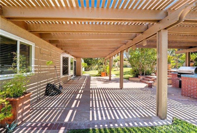 1372 Old Trail DR, Corona CA: https://media.crmls.org/medias/d0739161-046b-4c86-800b-37bcaff096d9.jpg
