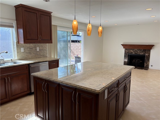 12 Longstreet, Irvine CA: https://media.crmls.org/medias/d073f502-b86b-4129-bc57-27493cb5b352.jpg