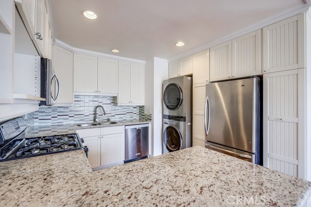 Detail Gallery Image 5 of 21 For 16501 Caballero Ln, Huntington Beach,  CA 92649 - 3 Beds | 1/1 Baths