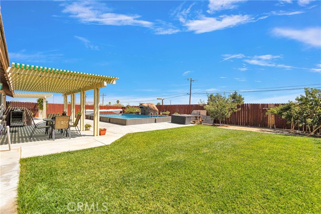 Detail Gallery Image 13 of 16 For 13611 El Rio Rd, Victorville,  CA 92392 - 4 Beds | 2 Baths