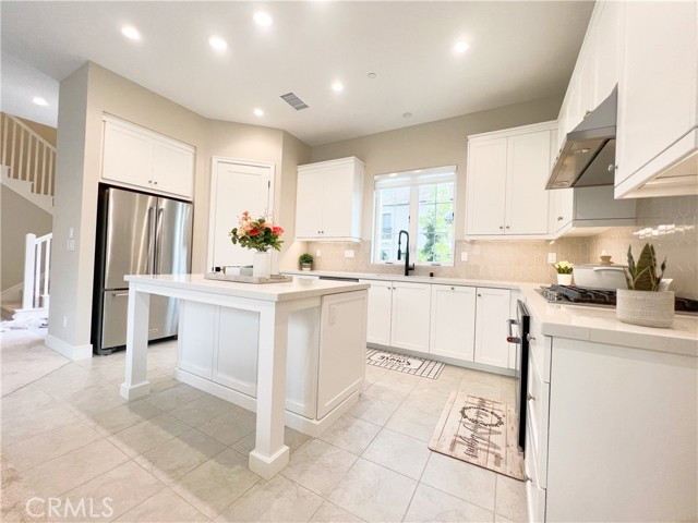 115 Montero, Irvine CA: https://media.crmls.org/medias/d074bf23-cb9f-4abb-a033-63904d858f14.jpg