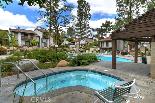 Detail Gallery Image 61 of 64 For 6265 Canoga #53,  Woodland Hills,  CA 91367 - 2 Beds | 2/1 Baths