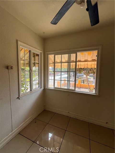 Detail Gallery Image 3 of 6 For 759 E 105th St, Los Angeles,  CA 90002 - 3 Beds | 1 Baths