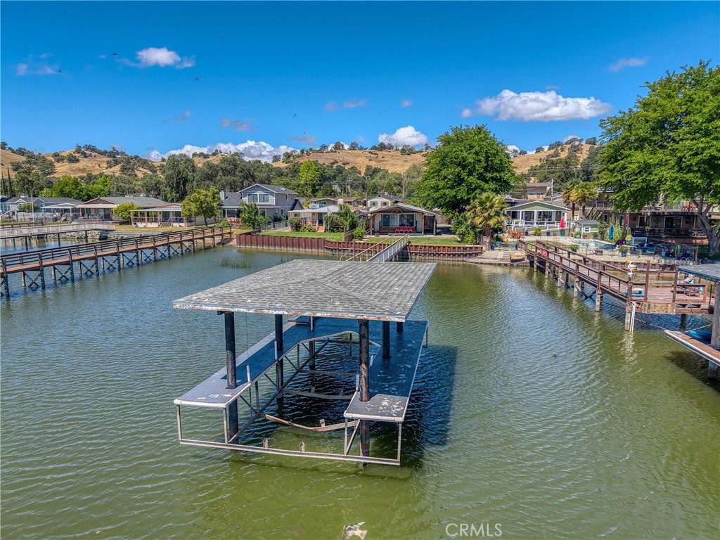 4400 Lakeshore
