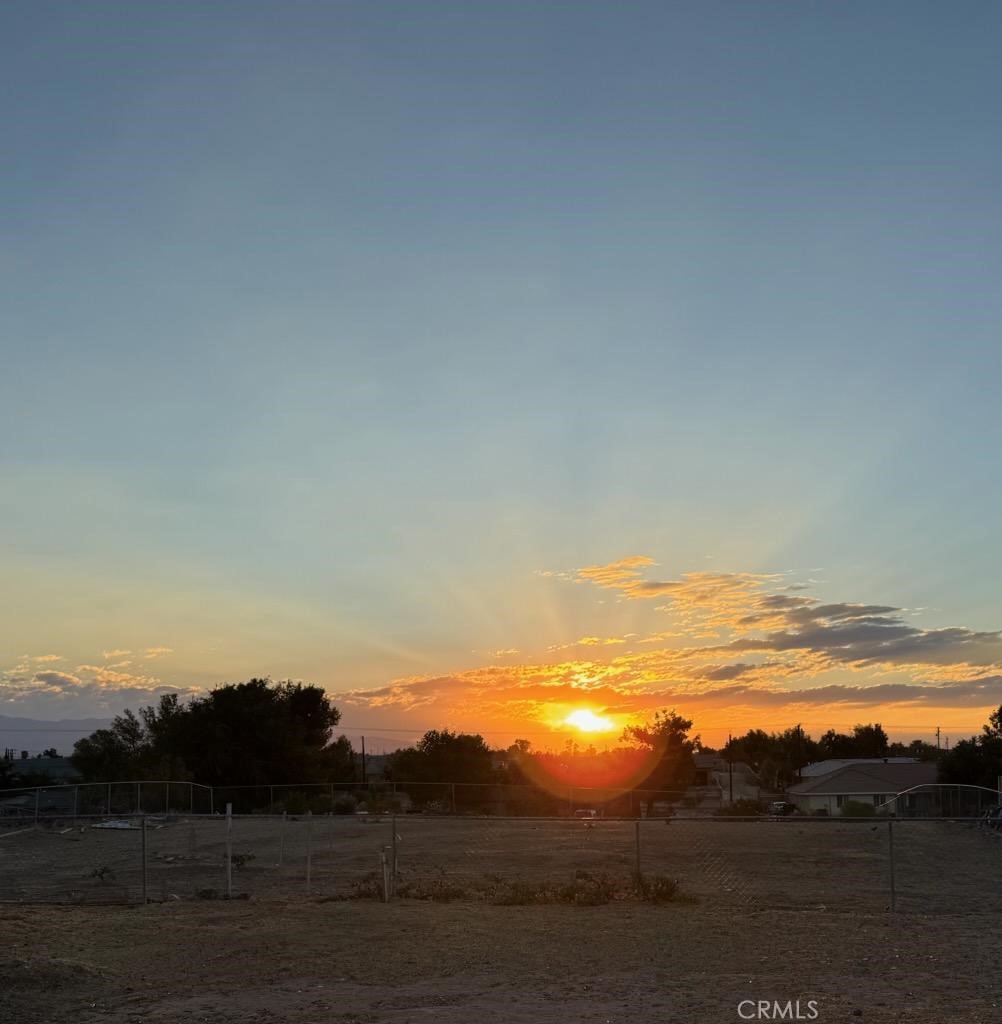 https://media.crmls.org/medias/d075962c-f8d9-48dd-80a5-8a21bdfbf539.jpg?preset=X-Large