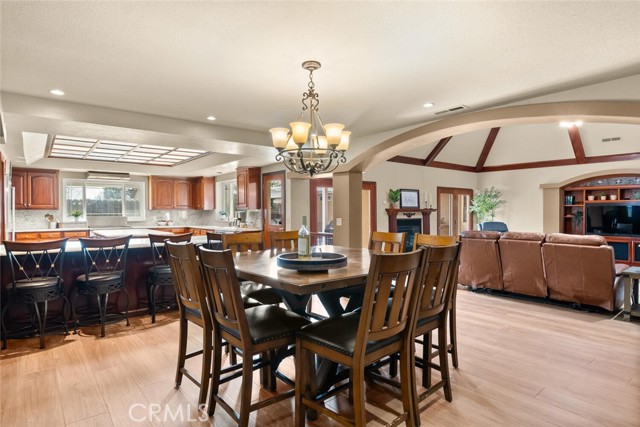 Detail Gallery Image 13 of 68 For 115 Brookvine Cir, Chico,  CA 95973 - 4 Beds | 3 Baths