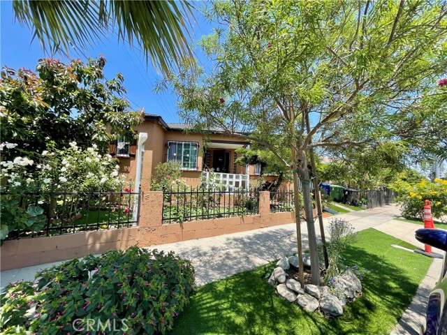 Detail Gallery Image 1 of 27 For 2609 Hyde Park Bld, Los Angeles,  CA 90043 - 2 Beds | 1 Baths