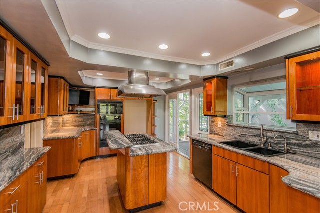 4602 Hurford Terrace, Encino CA: https://media.crmls.org/medias/d0771adb-5533-42f1-8759-b37900fe8dd3.jpg
