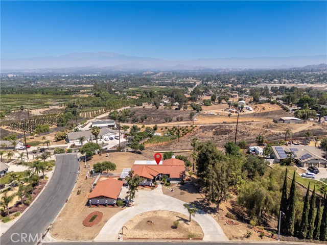 16066 Rancho Verde Circle, Riverside CA: https://media.crmls.org/medias/d077962b-113f-418f-b42e-d9a442e54788.jpg