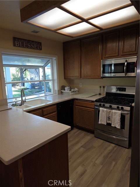 Detail Gallery Image 10 of 32 For 11268 Green Glen St, Moreno Valley,  CA 92557 - 3 Beds | 2 Baths