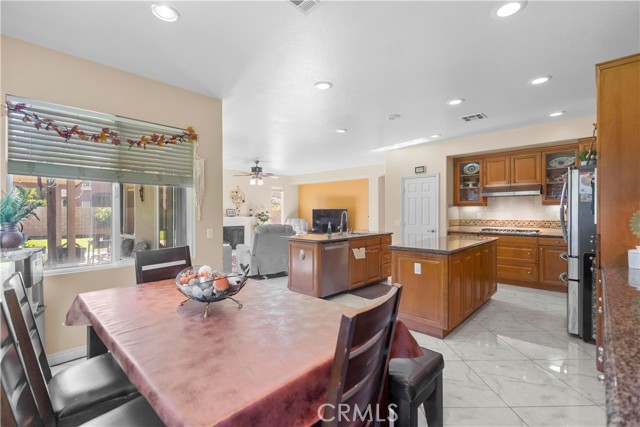 Detail Gallery Image 17 of 57 For 665 Barbre Cir, Corona,  CA 92879 - 4 Beds | 3 Baths