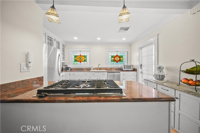 Detail Gallery Image 7 of 35 For 4049 E 15th, Long Beach,  CA 90804 - 3 Beds | 2 Baths